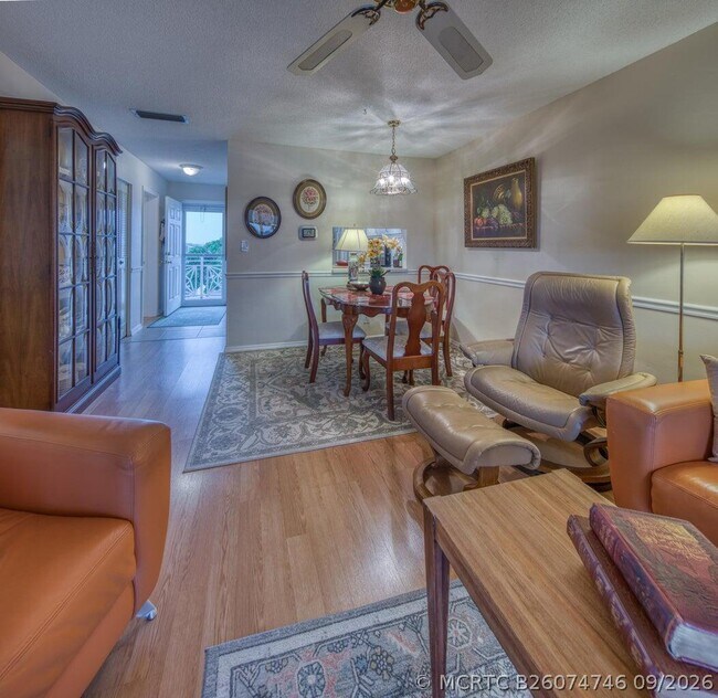Building Photo - 2728 Garden Dr N