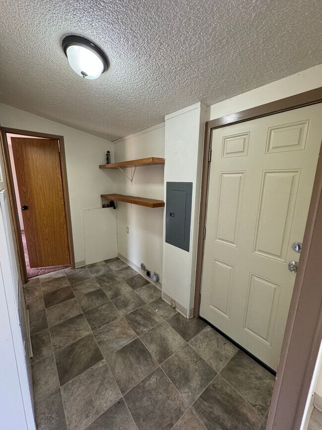 Building Photo - Pet Friendly 2bdrm, 2 bath home in the Cou...