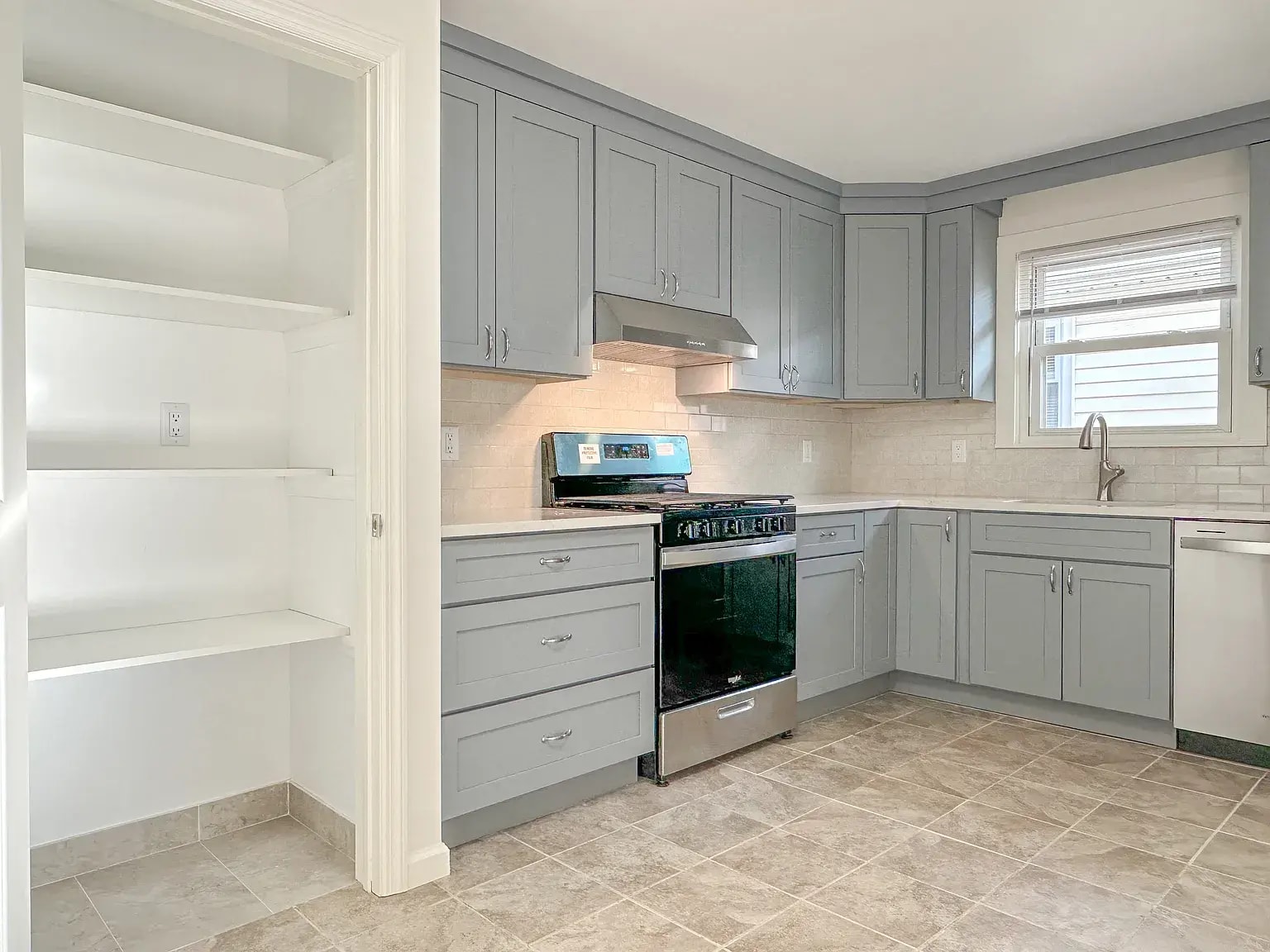 Building Photo - 76 Front St