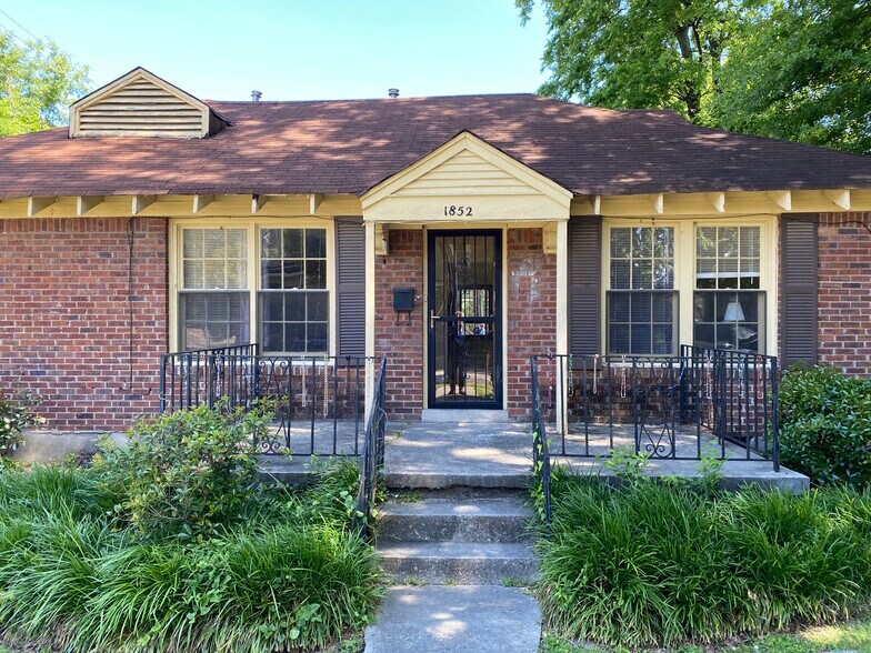 Building Photo - 1852 Court Ave