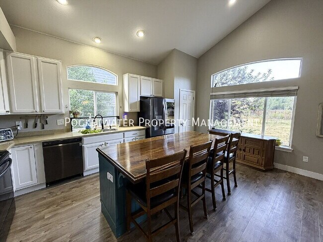 Building Photo - 2127 Mountain Iris Dr