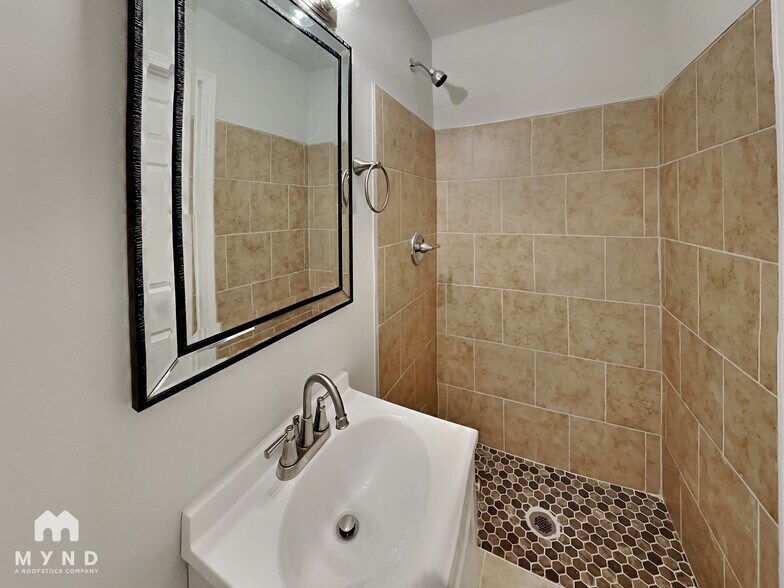 Building Photo - 1371 Stoneham Ct