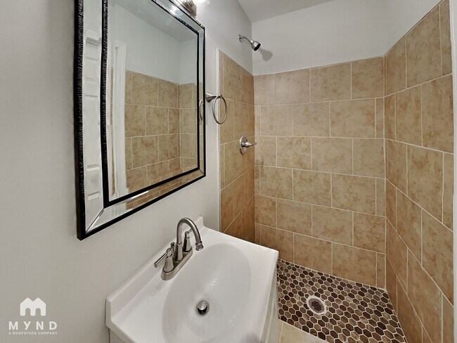 Building Photo - 1371 Stoneham Ct