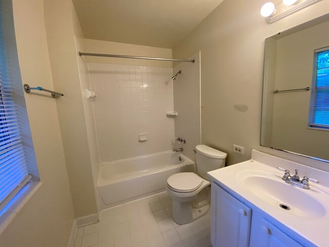 Building Photo - 2507 Waldemar Ln