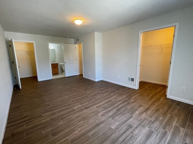 Building Photo - 8170 W Annsbury Cir