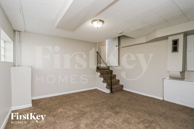 Building Photo - 335 E Vermont St