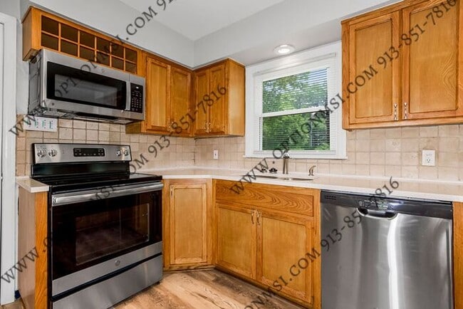 Building Photo - Incredible home in Romanelli Gardens!