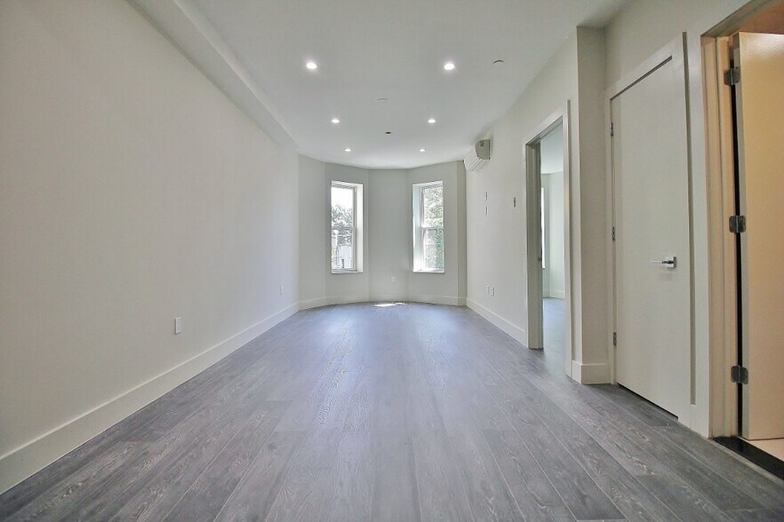 Building Photo - NEW 1 Bed in Prospect Park South!