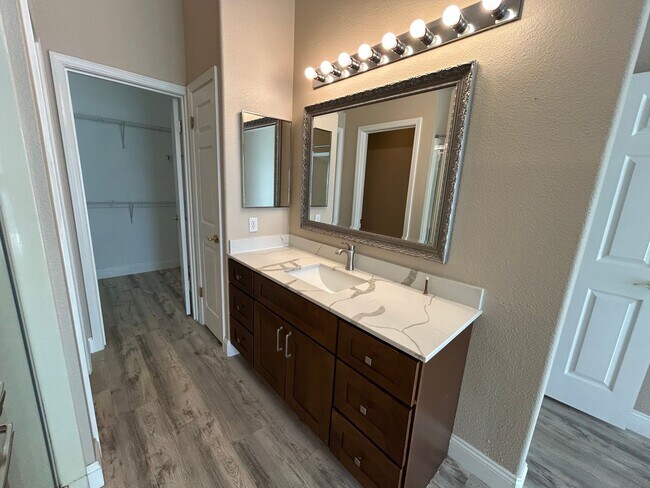 Building Photo - 460 Winesap Dr