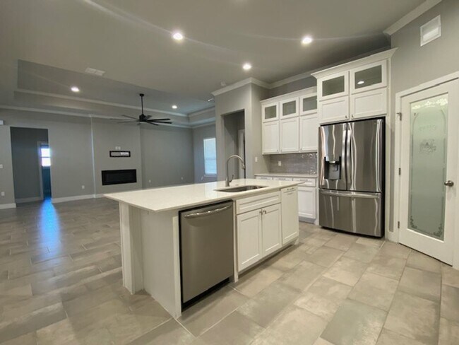 Building Photo - 3806 Negin Dr
