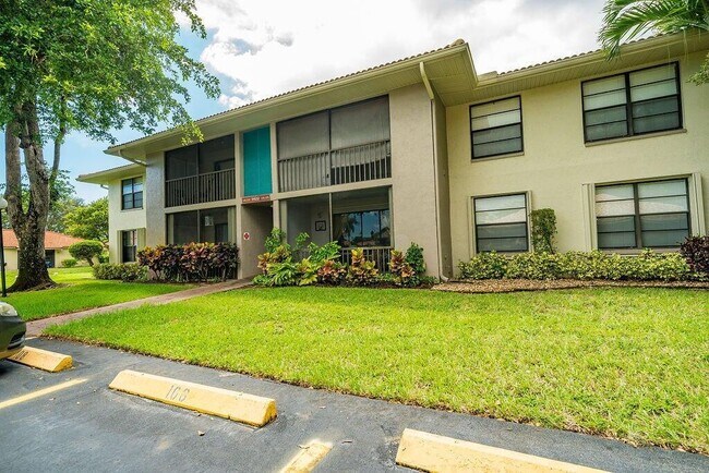 Building Photo - 9900 Pineapple Tree Dr