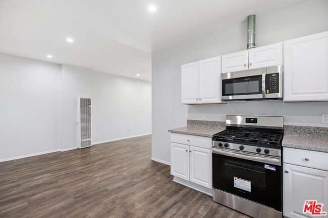 Building Photo - 171 E 35th St