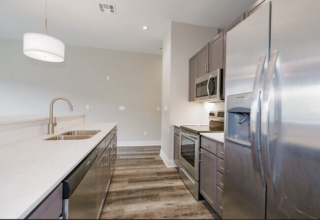 Kitchen - The Flats on Archer - Discounted Rates on ...