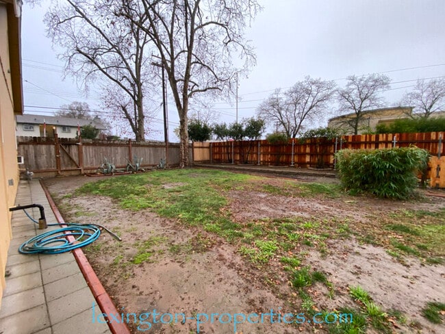 Building Photo - Beautifully Upgraded, 3BD/1BA Carmichael Home, off Fair Oaks Blvd!