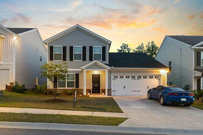 Building Photo - 2 year old home close to ft jackson