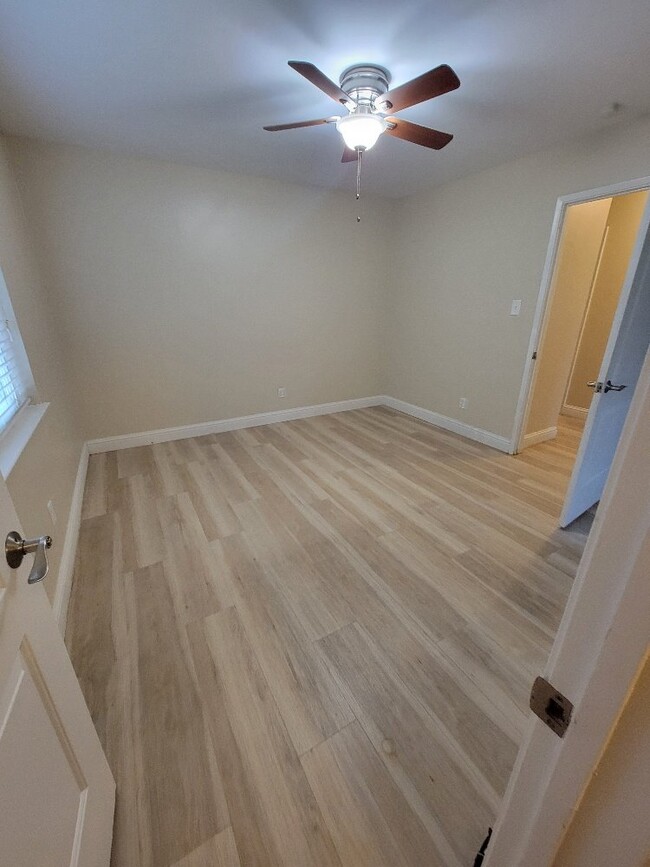 Building Photo - Beautiful 3 bd 2 bath house in Carmichael