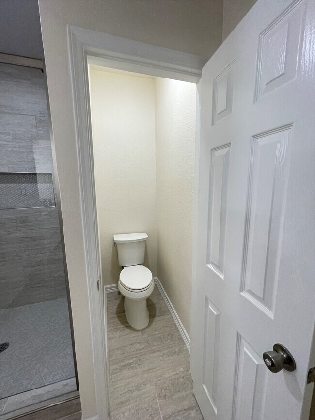 Building Photo - 640 Wilcrest Dr