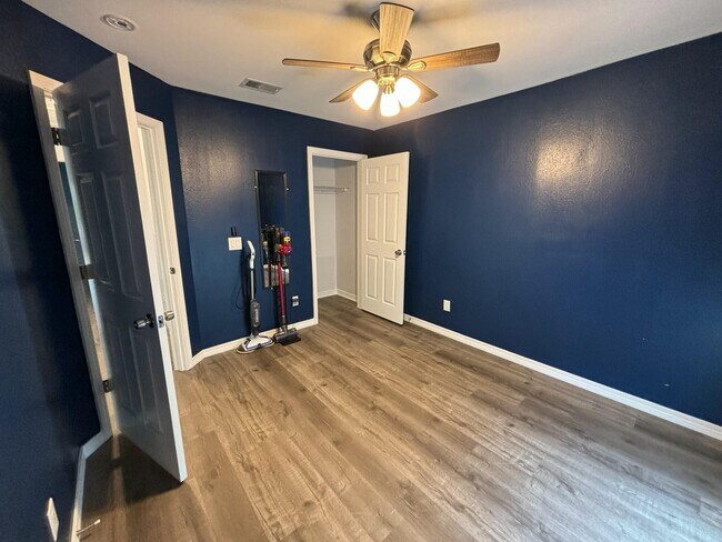 Building Photo - 1229 Northview Dr