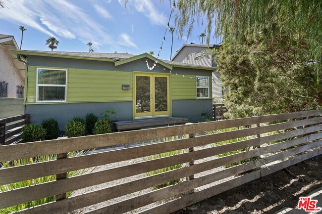 Building Photo - 908 Venezia Ave