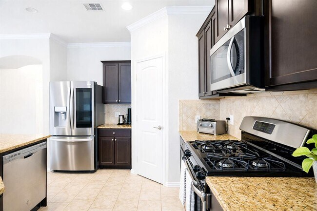 Building Photo - 10012 Epic Knoll Dr