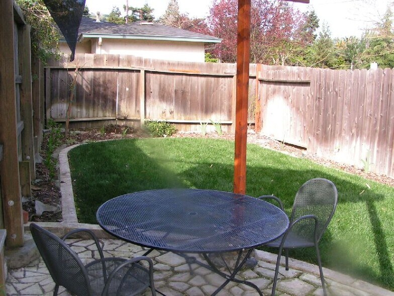 Building Photo - 2204 Castro St