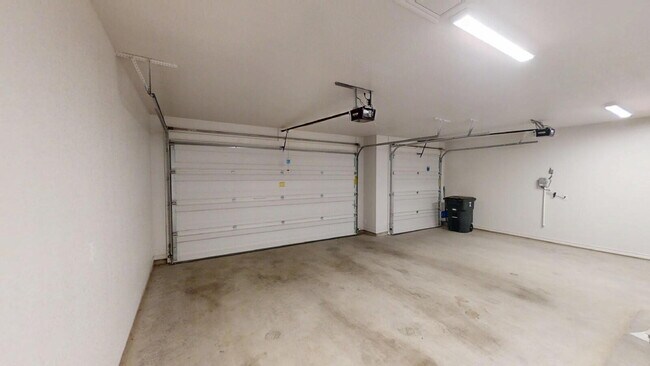 Building Photo - Welcome home to this beautifully designed 4-bedroom, 2.5-bathroom gem!