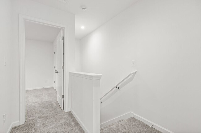 Building Photo - 1223 Oakland Dr SW