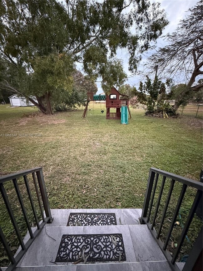 Building Photo - 1621 SW 117th Ave