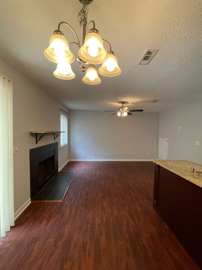 Building Photo - Rolling Acres - End Unit w/Several Beautif...