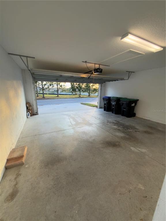 Building Photo - 15537 Honeybell Dr