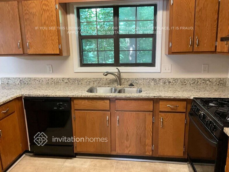 Building Photo - 1602 Kings Ridge Dr NW