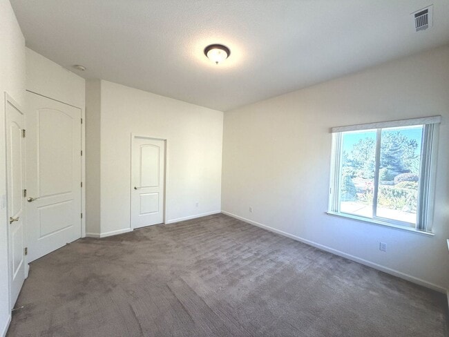 Building Photo - Spanish Springs 5bed/3bath - Move in Speci...