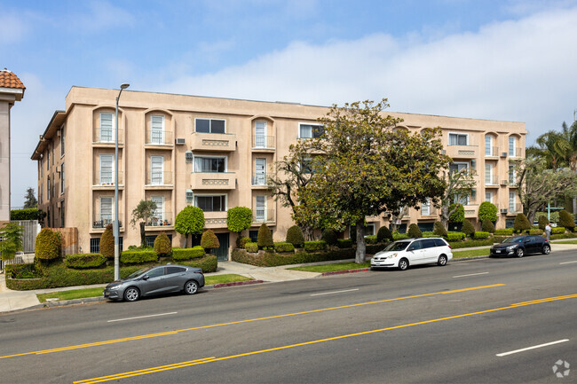 Building Photo - 2445 S Barrington Ave