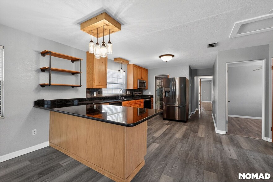 Building Photo - 516 3rd Ave NE