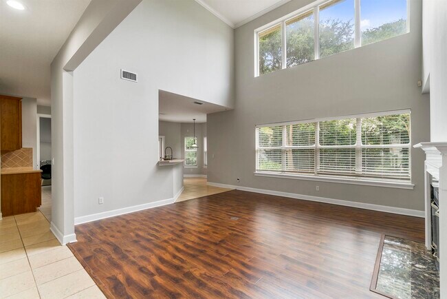 Building Photo - 206 2nd St