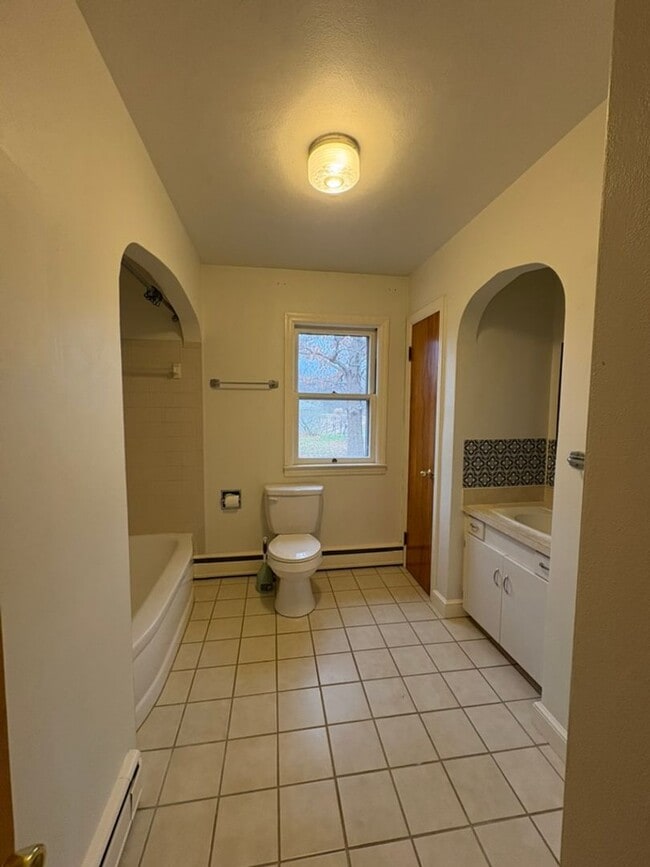 Building Photo - Solid Brick Rancher in Greencastle