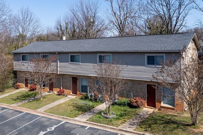 Building Photo - Spacious, affordable two bedroom townhouse in a great location in Charlotte!