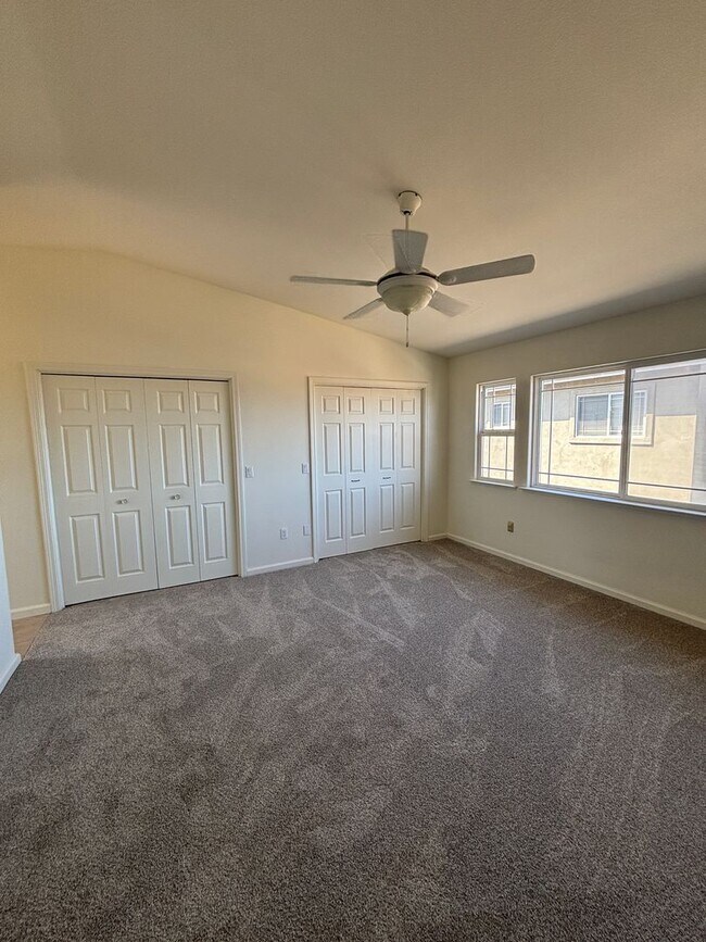 Building Photo - P32000