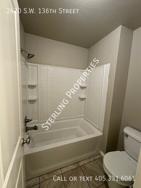 Building Photo - 2420 SW 136th St