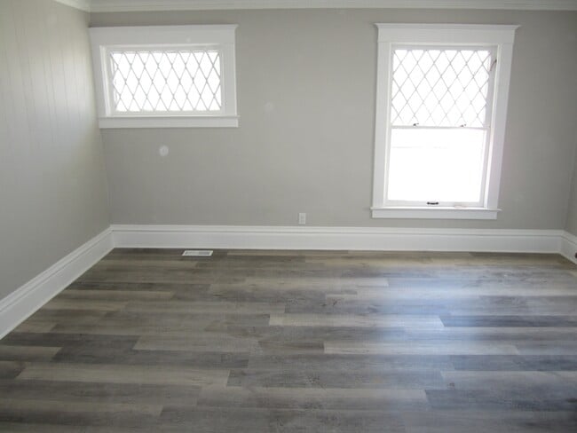 Building Photo - 119 Tennyson Ct