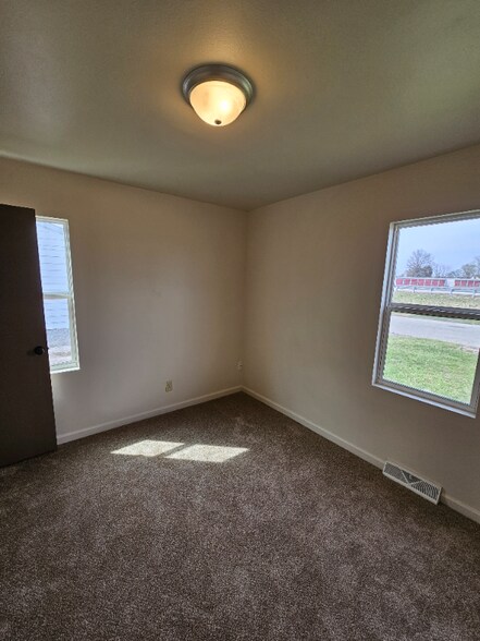 Building Photo - 5 Hanover Ln