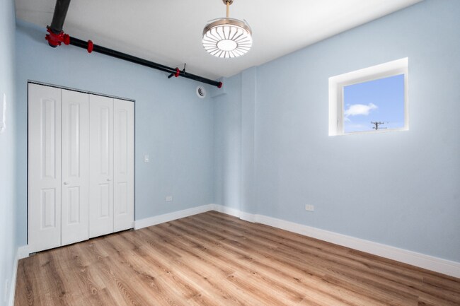 Building Photo - 9865 W Roosevelt Rd