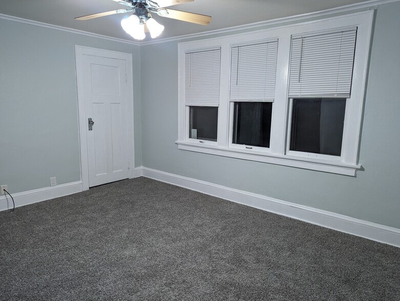 Living Room - 820 W Glendale Ave