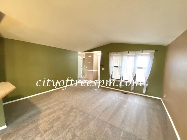 Building Photo - 3 br, 2 bath House - 1233 E Carter St