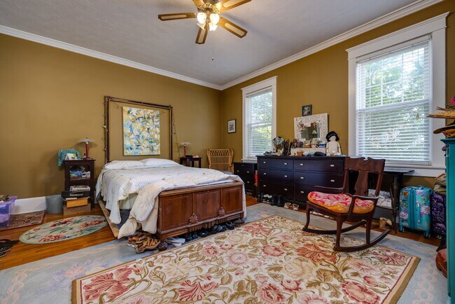 Building Photo - Historic Charm Meets Modern Comfort: Your Downtown Oasis Awaits!