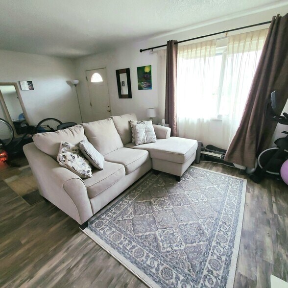 Building Photo - 1055 Milky Way