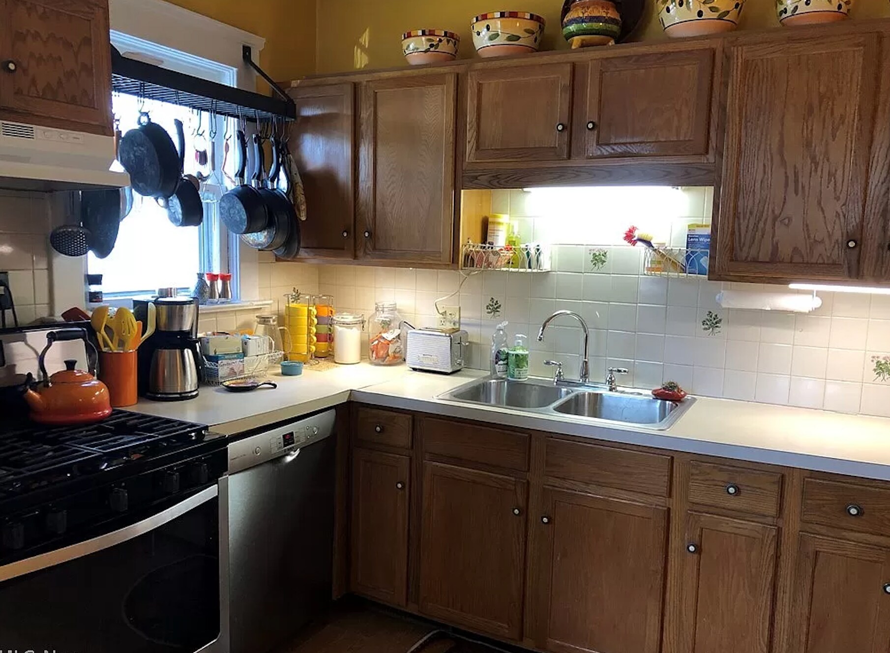 Kitchen - 14617 Clifton Blvd
