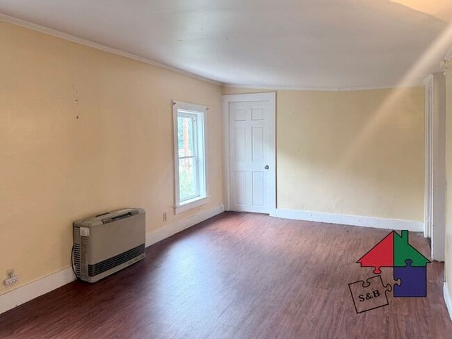Building Photo - Barre City 2 Bedroom - Heat Included!