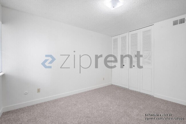 Building Photo - 5006 Greenberry Dr