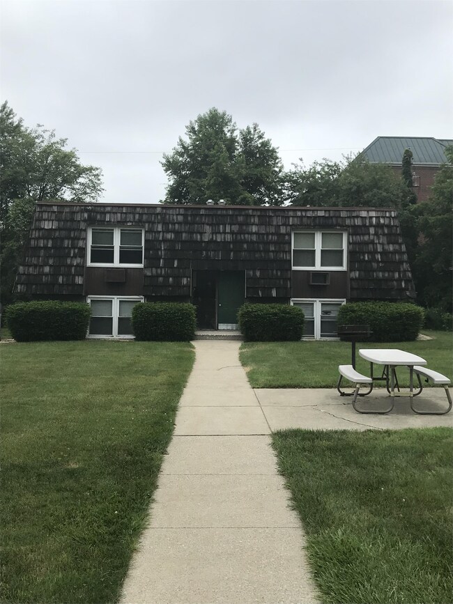 Building Photo - 252 Mayfield Ave